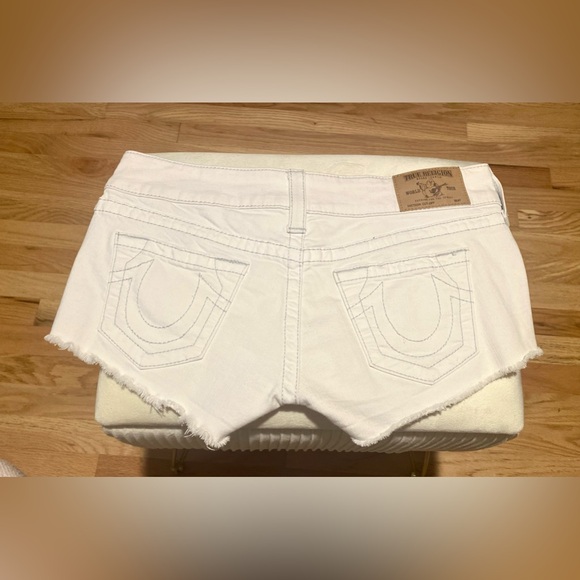 True Religion White Cut Off Shorts - Picture 5 of 5